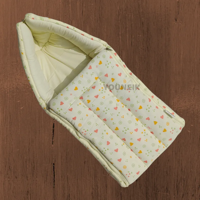 Organic Muslin Carry Bed - Green Hearts